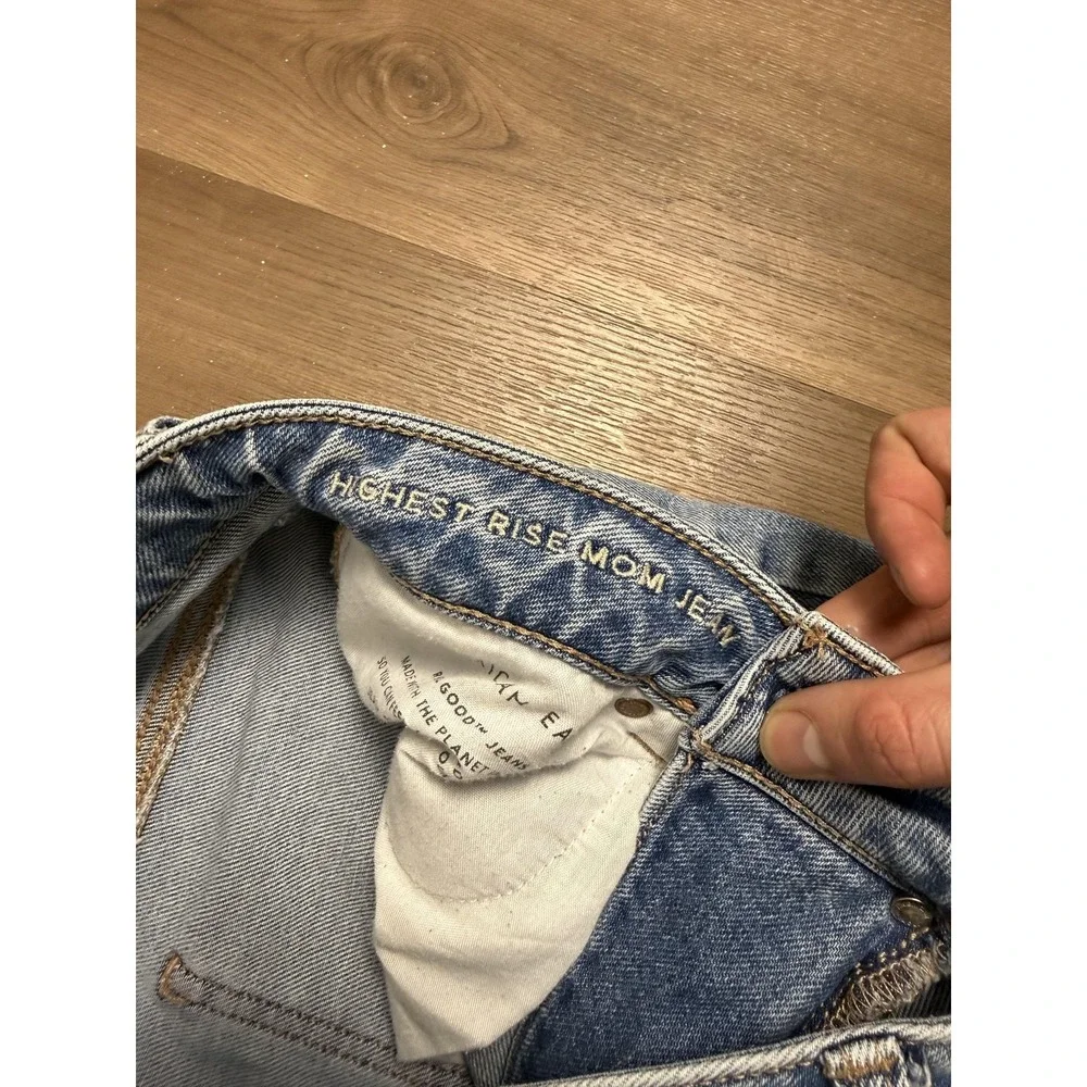 American Eagle Jeans Womens 6 Long Light Wash Blue High Rise‎ Mom Stretch Denim